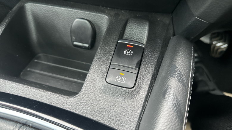 Nissan Qashqai 1.6 DiG-T N-Connecta 5dr Petrol Hatchback